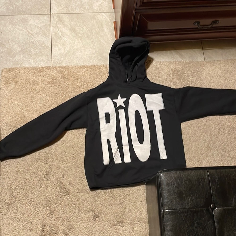 RIOT CROPPED HOODIE
